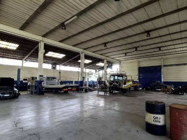 Locale Commerciale in vendita a Romagnano, Marina Di Massa