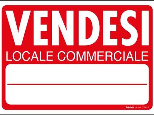 Locale Commerciale in vendita a Romagnano, Marina Di Massa