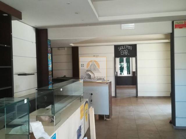Locale Commerciale in vendita a Marina di Massa, Marina Di Massa