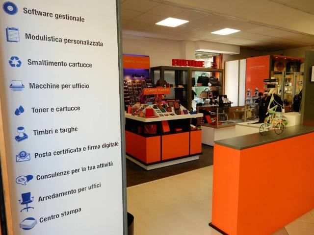 Locale Commerciale in vendita a Camponelli, Marina Di Massa