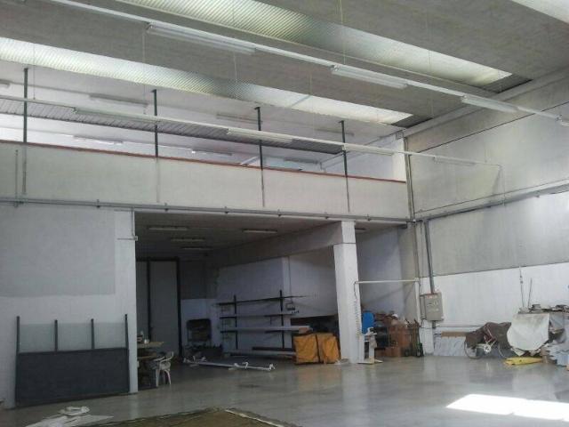 Locale Commerciale in vendita a Cervara, Marina Di Massa