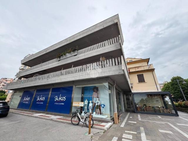 Locale Commerciale in vendita a San Carlo, Marina Di Massa