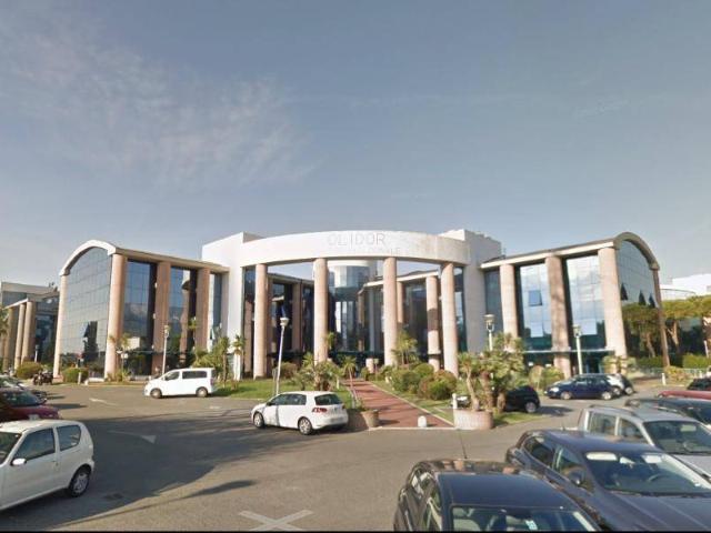 Locale Commerciale in vendita a San Leonardo, Marina Di Massa