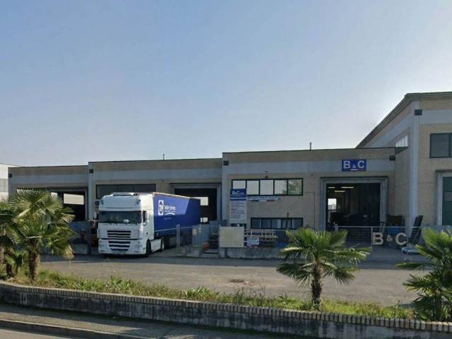 Locale Commerciale in vendita a Massalengo, Lombardia