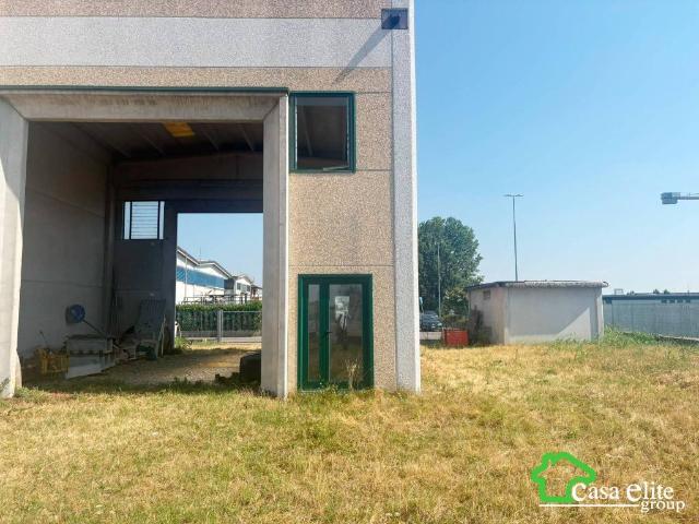 Locale Commerciale in vendita a Massalengo, Lombardia