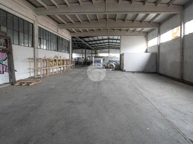 Locale Commerciale in vendita a Massalengo, Lombardia