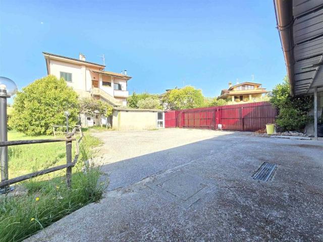 Locale Commerciale in vendita a Massarosa, Toscana