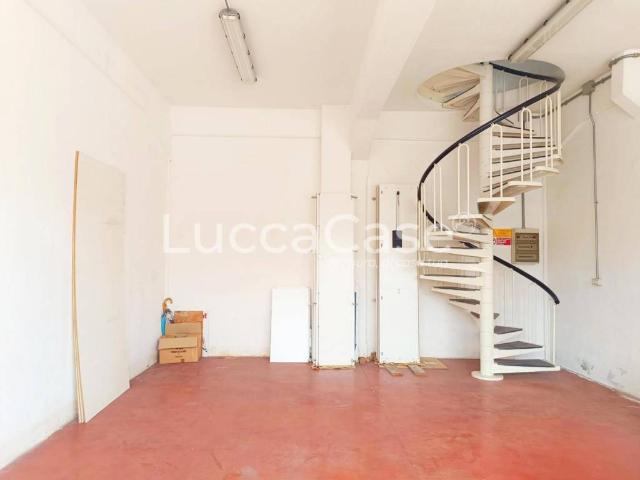 Locale Commerciale in vendita a Massarosa, Toscana