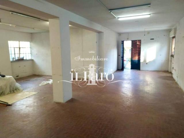 Locale Commerciale in vendita a Bozzano, Massarosa