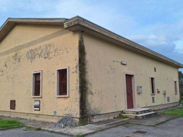 Locale Commerciale in vendita a Massarosa, Toscana