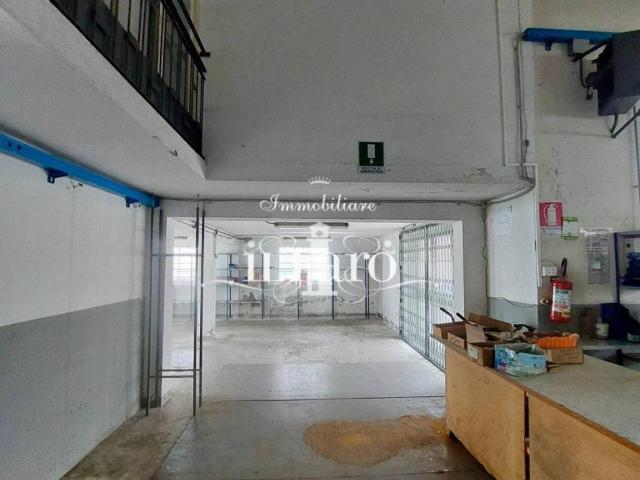 Locale Commerciale in vendita a Massarosa, Toscana