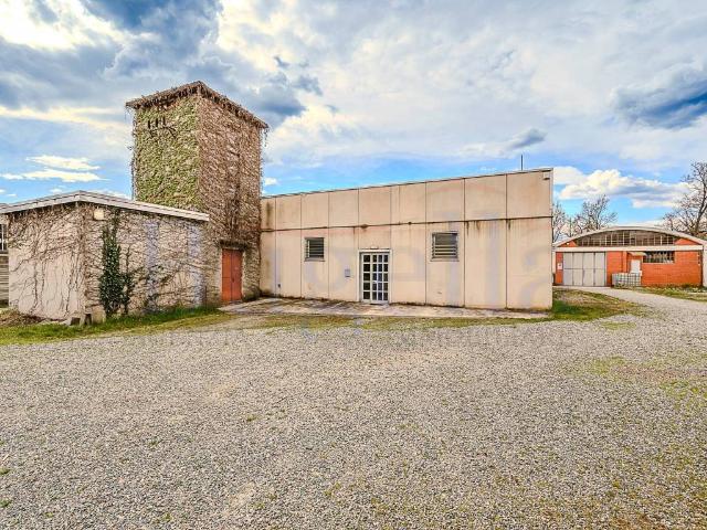 Locale Commerciale in vendita a Piemonte, Biella