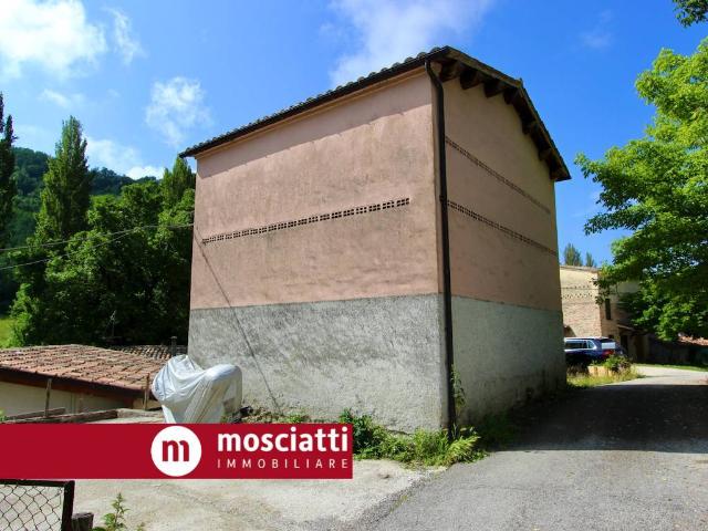 Locale Commerciale in vendita a Marche, Macerata