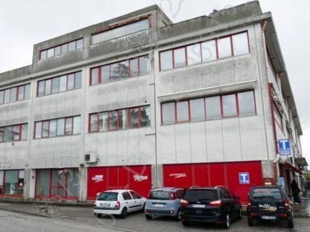 Locale Commerciale in vendita a Marche, Macerata