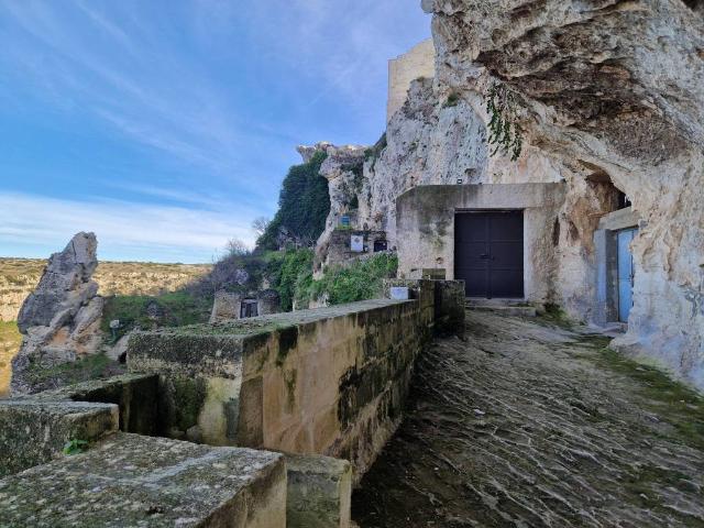 Locale Commerciale in vendita a Sassi di Matera, Matera