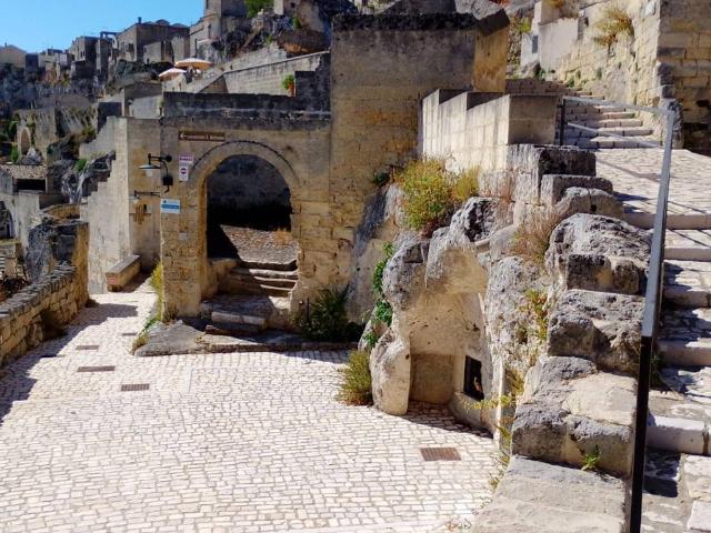 Locale Commerciale in vendita a Sassi di Matera, Matera