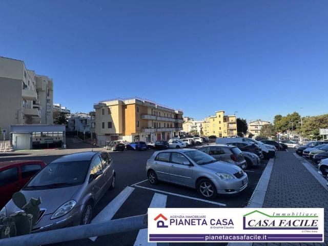 Locale Commerciale in vendita a Rione Spine Bianche, Matera