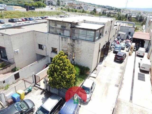 Locale Commerciale in vendita a Zona PAIP 2, Matera
