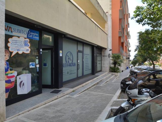 Locale Commerciale in vendita a Rione Spine Bianche, Matera
