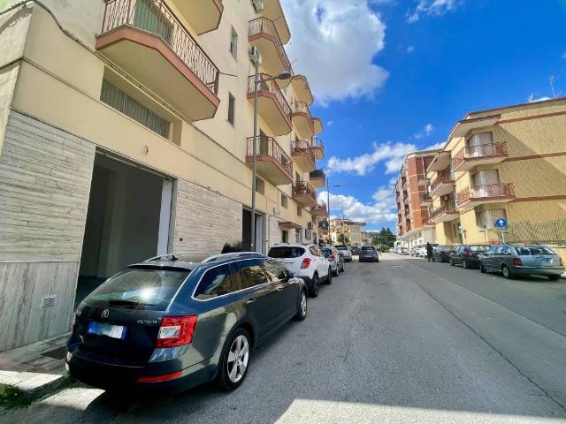Locale Commerciale in vendita a Rione Spine Bianche, Matera