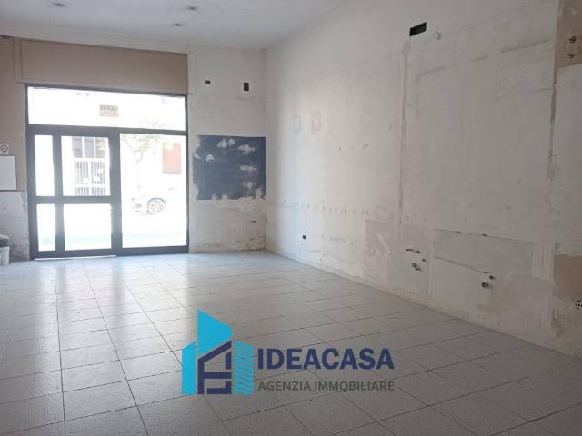 Locale Commerciale in vendita a Piazza Guglielmo Marconi Ex Mercato Ortofrutticolo, Matera
