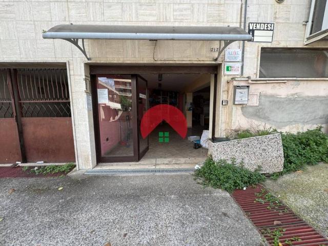 Locale Commerciale in vendita a Rione Spine Bianche, Matera