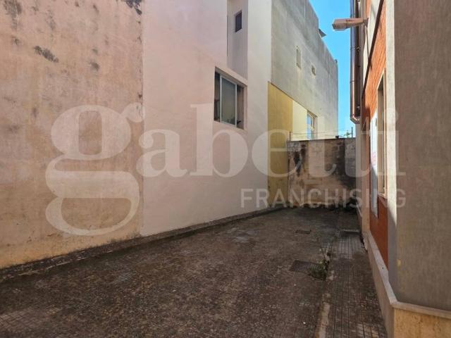 Locale Commerciale in vendita a Puglia, Lecce