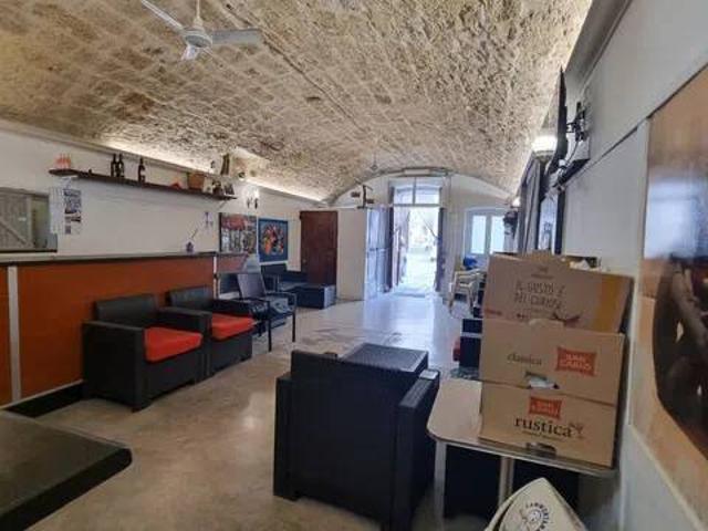 Locale Commerciale in vendita a Puglia, Lecce