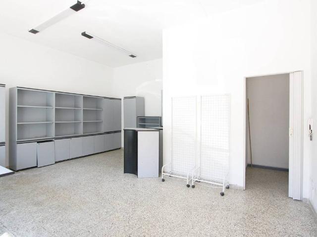 Locale Commerciale in vendita a Puglia, Lecce