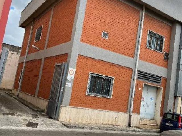 Locale Commerciale in vendita a Puglia, Lecce