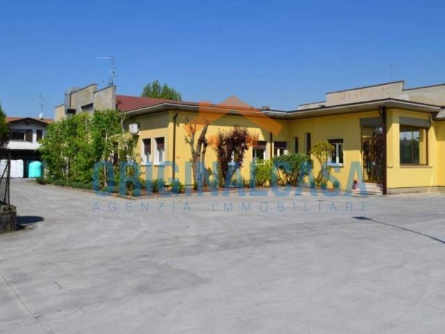 Locale Commerciale in vendita a Molinetto, Mazzano