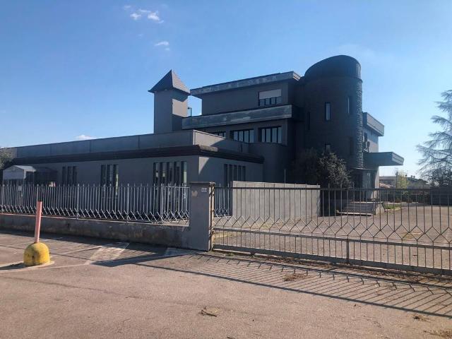 Locale Commerciale in vendita a Molinetto, Mazzano
