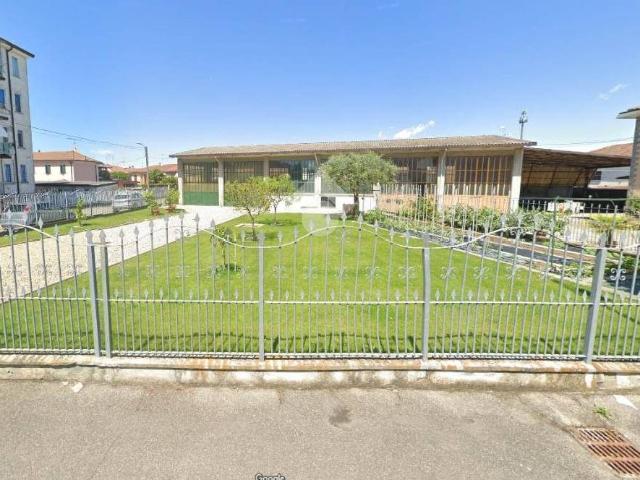 Locale Commerciale in vendita a Mede, Lombardia
