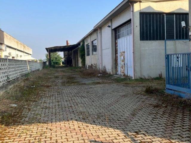 Locale Commerciale in vendita a Mede, Lombardia