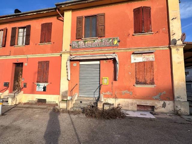 Locale Commerciale in vendita a Nuovo Circondario Imolese, Medicina