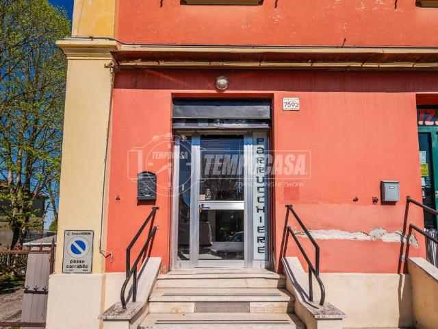 Locale Commerciale in vendita a Nuovo Circondario Imolese, Medicina