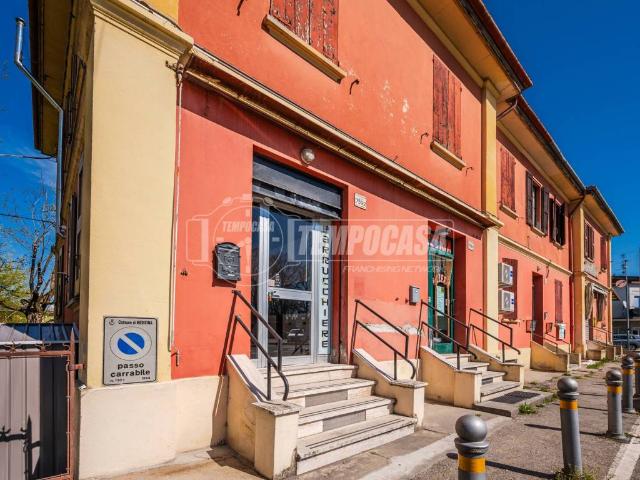 Locale Commerciale in vendita a Nuovo Circondario Imolese, Medicina