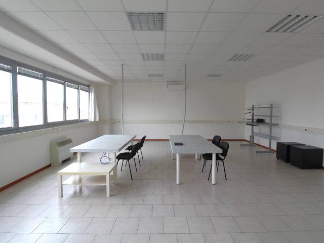 Locale Commerciale in vendita a Nuovo Circondario Imolese, Medicina