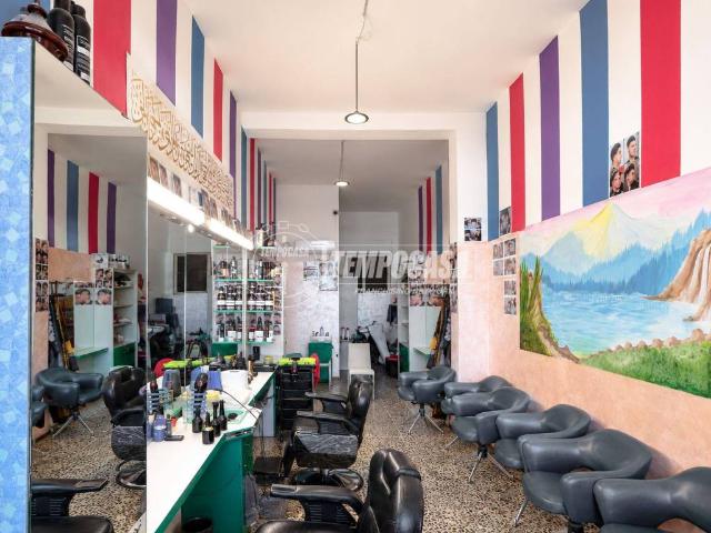 Locale Commerciale in vendita a Cascina Saresano, Mediglia