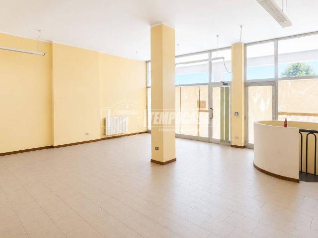 Locale Commerciale in vendita a Cascina Saresano, Mediglia