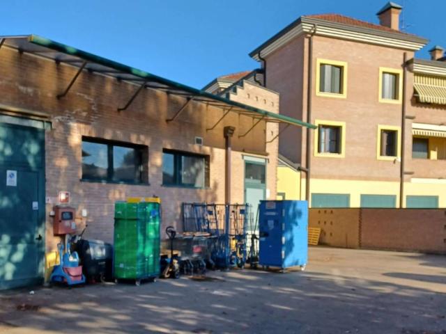 Locale Commerciale in vendita a Unione Comuni Modenesi Area Nord, Medolla