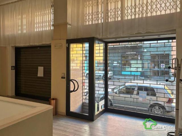 Locale Commerciale in vendita a Melegnano, Lombardia