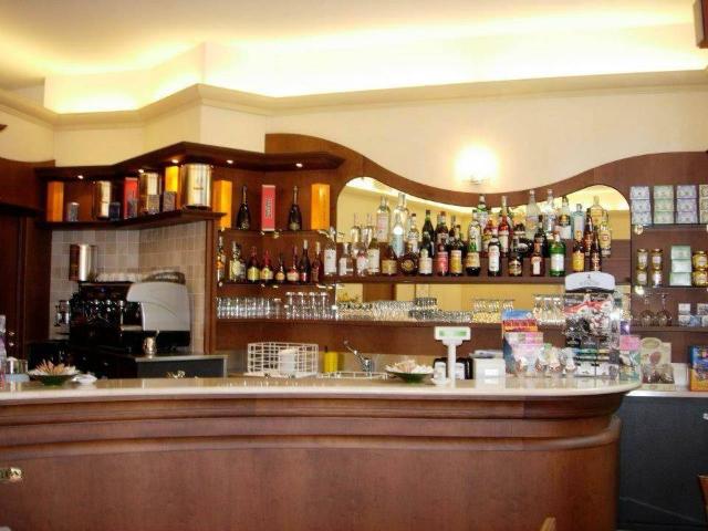 Locale Commerciale in vendita a Melegnano, Lombardia