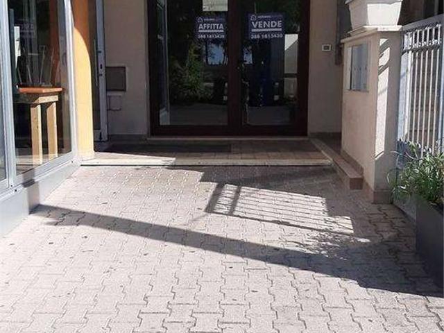 Locale Commerciale in vendita a Puglia, Lecce