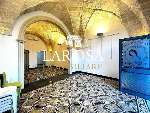 Locale Commerciale in vendita a Puglia, Lecce