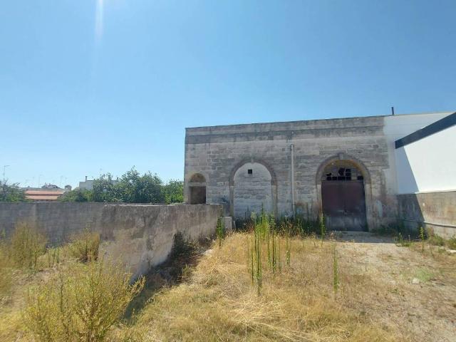 Locale Commerciale in vendita a Puglia, Lecce