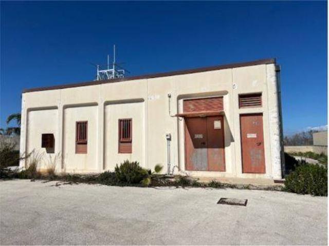 Locale Commerciale in vendita a Melilli, Sicilia