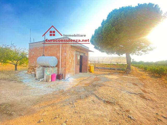 Locale Commerciale in vendita a Puglia, Lecce