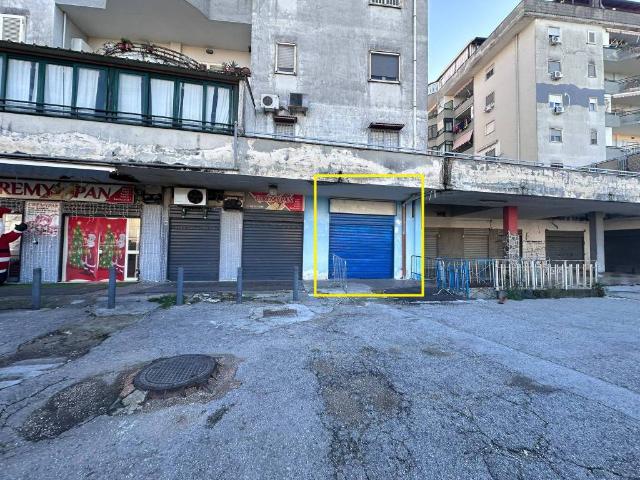 Locale Commerciale in vendita a Rione 219, Melito Di Napoli