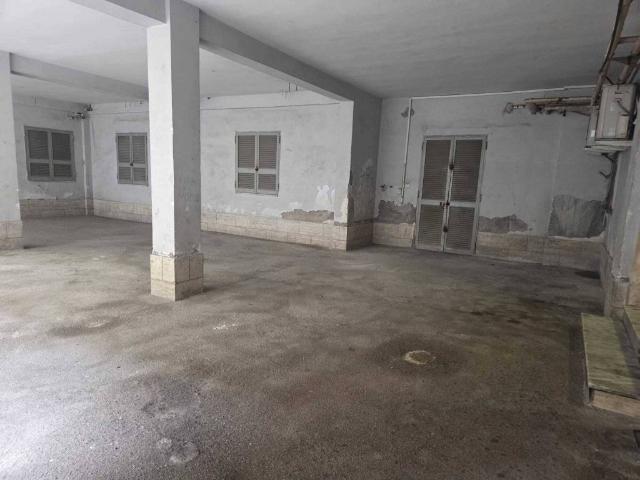 Locale Commerciale in vendita a Melito Di Napoli, Campania